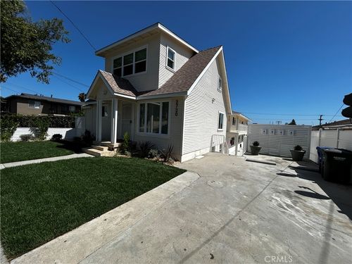 2720 E Wall St, Signal Hill, CA, 90755-1143 | Card Image