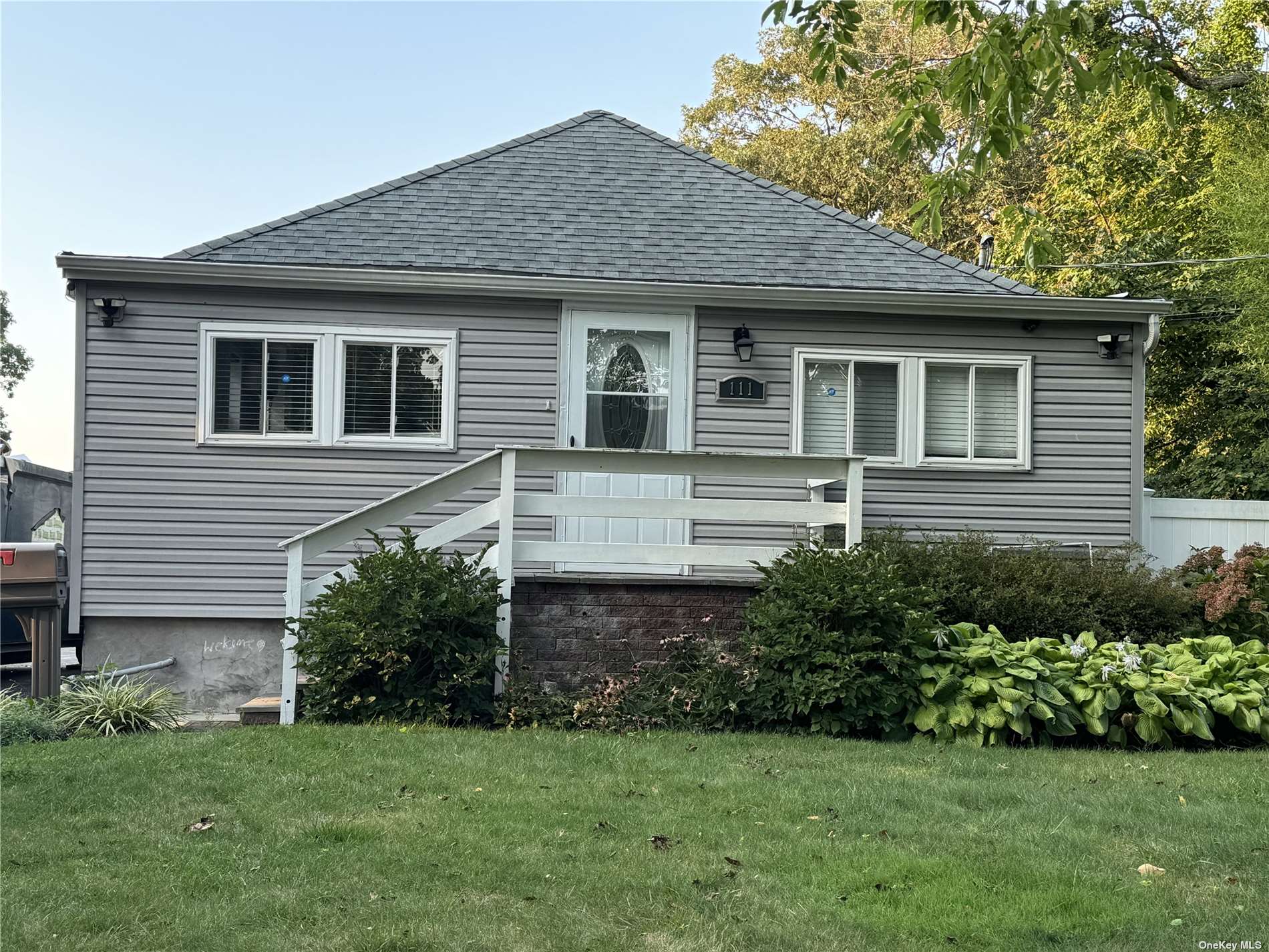 King St, Bay Shore, NY 11706