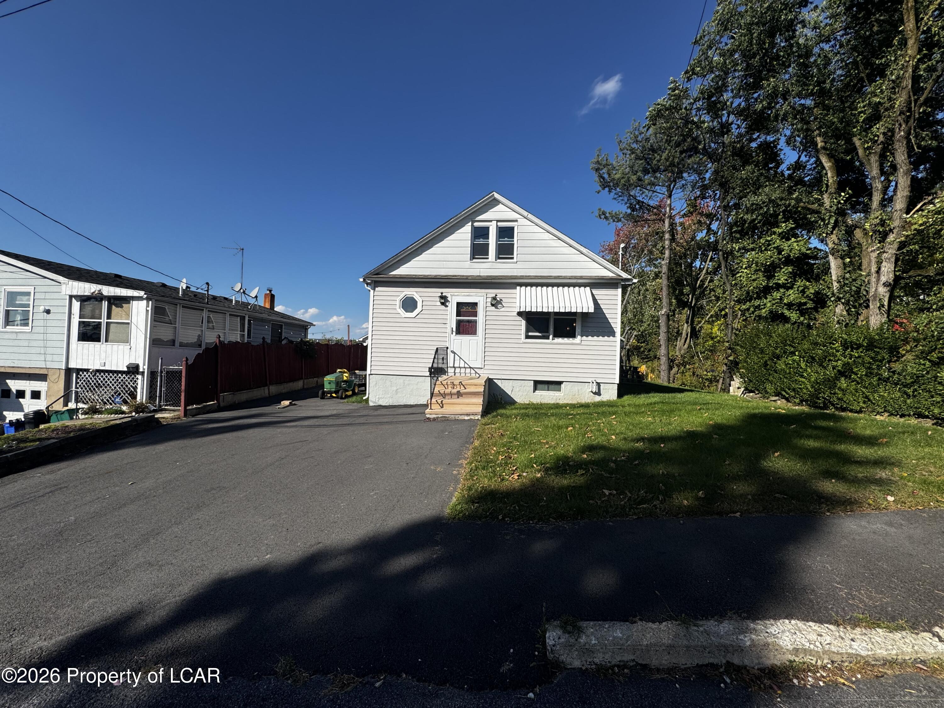 Residential Lease in Dupont