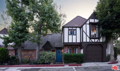 2057 N Las Palmas Avenue, Los Angeles, CA, 90068 | Card Image