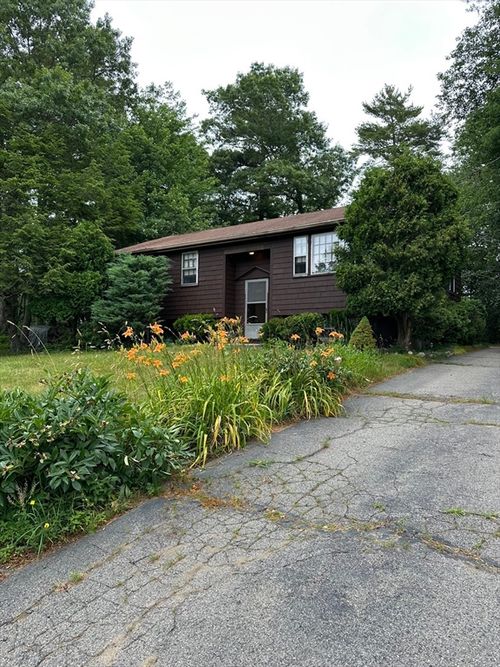 41 Steven St, Hanson, MA, 02341-1316 | Card Image