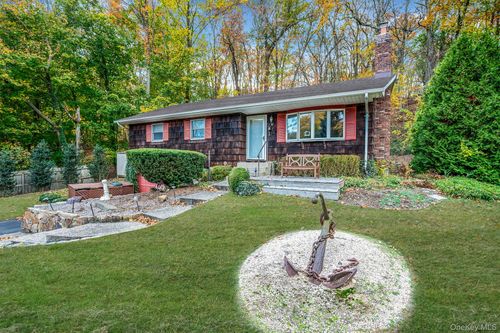 293 Vernon Valley Rd, Northport, NY, 11768-3219 | Card Image