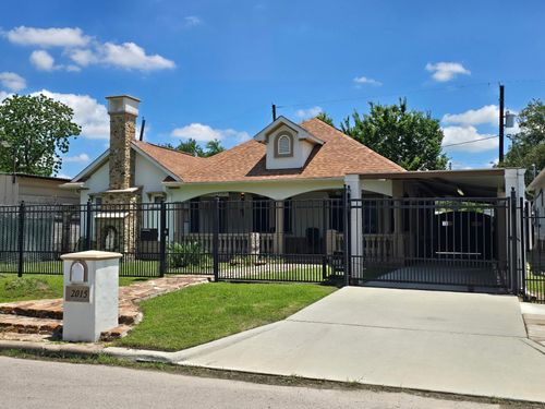 2015 Munger St, Houston, TX, 77023-4613 | Card Image