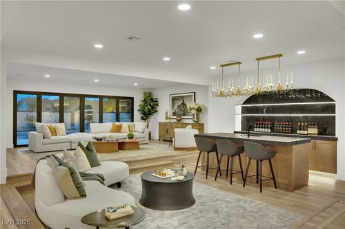 1244 Park Cir, Las Vegas, NV, 89102-2449 | Card Image