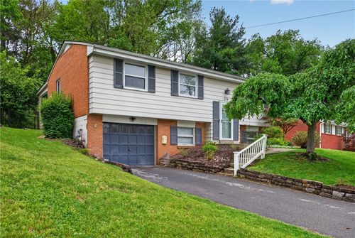 279 Woodridge Dr, Carnegie, PA, 15106-1313 | Card Image