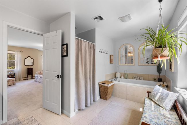 Ensuite bath with jetted tub and shower. | Image 28