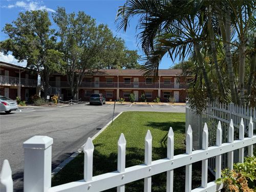 apt-301-3301 58th Ave S, St Petersburg, FL, 33712-4550 | Card Image