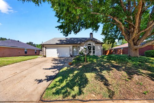 203 Briarglen Dr, Cedar Hill, TX, 75104-3265 | Card Image