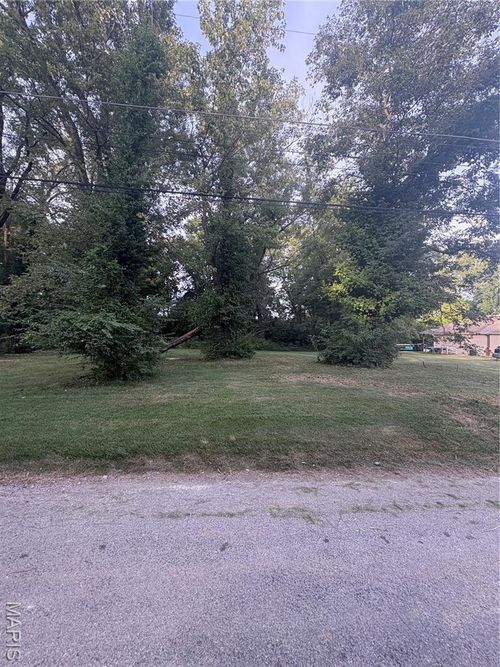 9021 Crest Dr, Fairview Heights, IL, 62208-1117 | Card Image