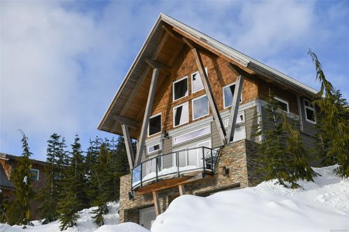 570 Arrowsmith Ave, Courtenay, BC, V9N | Card Image