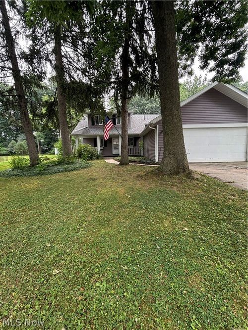 6380 Woodhawk Dr, Mayfield Heights, OH, 44124-4153 | Card Image