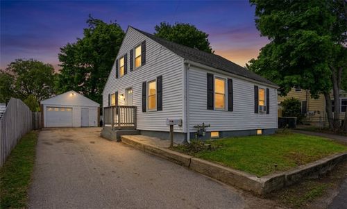 5 Maple Ave, Smithfield, RI, 02917-3642 | Card Image
