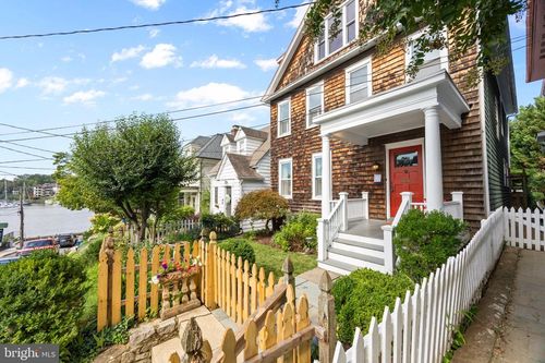 8 Revell St, ANNAPOLIS, MD, 21401-2611 | Card Image