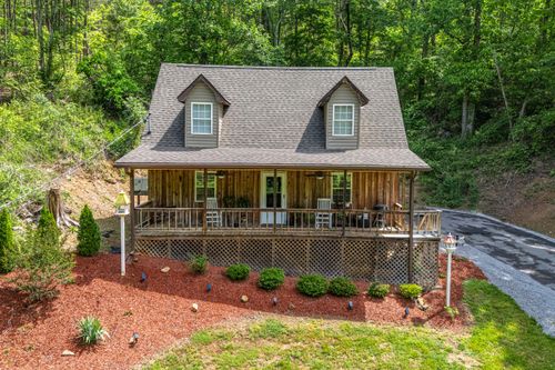 2881 Maples Branch Rd, Sevierville, TN, 37876-6338 | Card Image