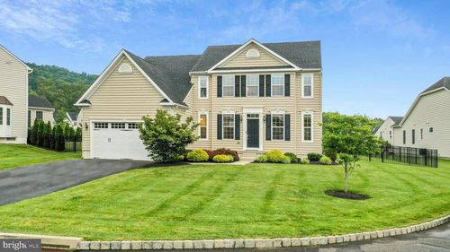 3526 Clarinbridge Way W, Center Valley, PA, 18034-9058 | Card Image
