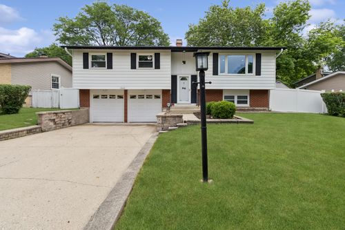 1111 Greenfield Ln, Mount Prospect, IL, 60056-1335 | Card Image