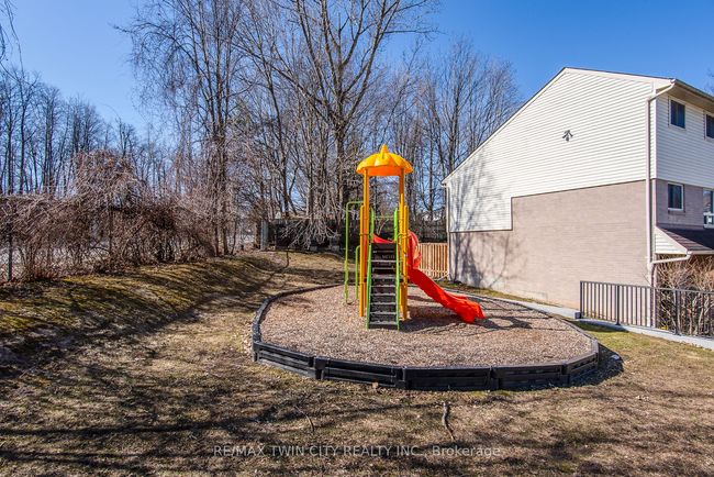 32 - 634 Strasburg Rd, Condo with 3 bedrooms, 2 bathrooms and 1 parking in Kitchener ON | Image 10