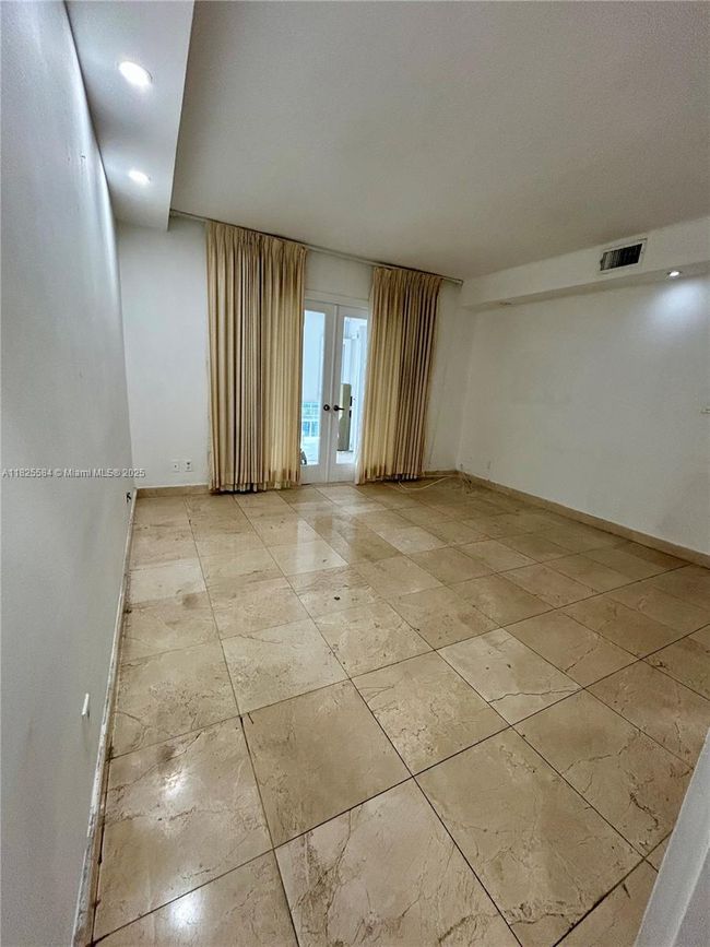 APT-514 - 5401 Collins Ave, Condo with 1 bedrooms, 2 bathrooms and null parking in Miami Beach FL | Image 30