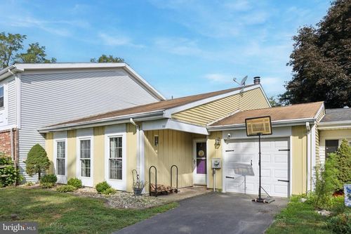 164 Commonwealth Dr, NEWTOWN, PA, 18940-2316 | Card Image