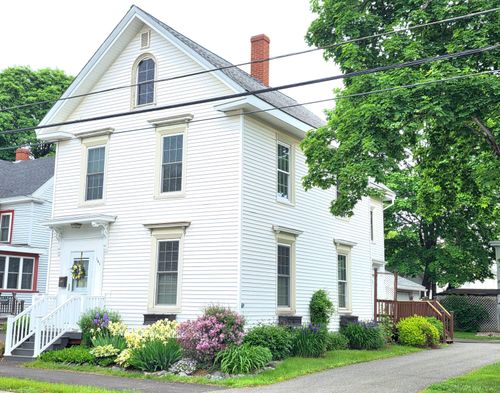 141 Forest Ave, Bangor, ME, 04401-4017 | Card Image