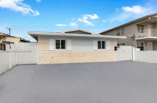 329 W 18th St, Hialeah, FL, 33010-2528 | Card Image