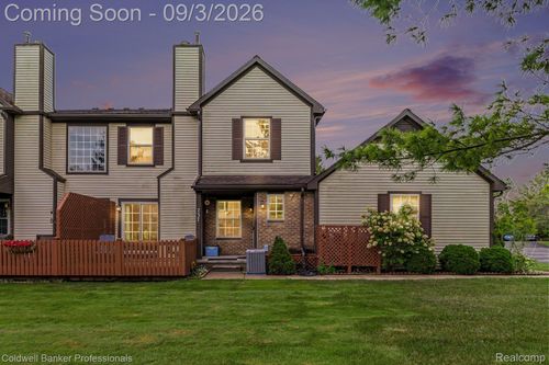 237 Barrington Cir, Lake Orion, MI, 48360-1333 | Card Image