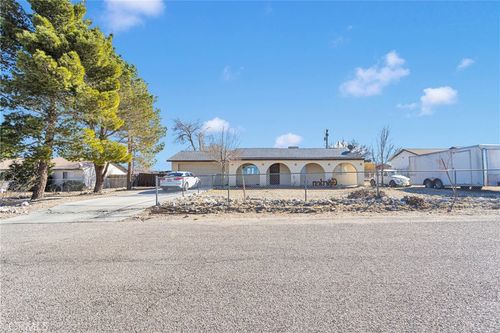 9983 Ladera Ave, Lucerne Valley, CA, 92356-7555 | Card Image