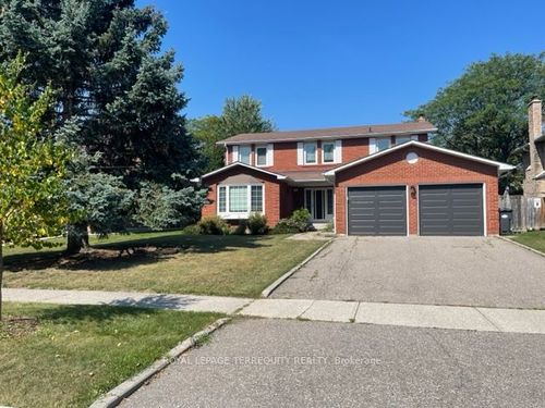 743 Fieldstone Rd, Mississauga, ON, L5C3K7 | Card Image