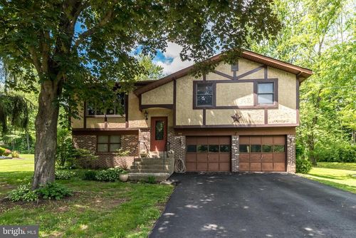 146 Woodland Dr, DOYLESTOWN, PA, 18901-5246 | Card Image