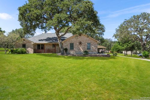1233 Hillside Oaks Dr, La Vernia, TX, 78121-4734 | Card Image