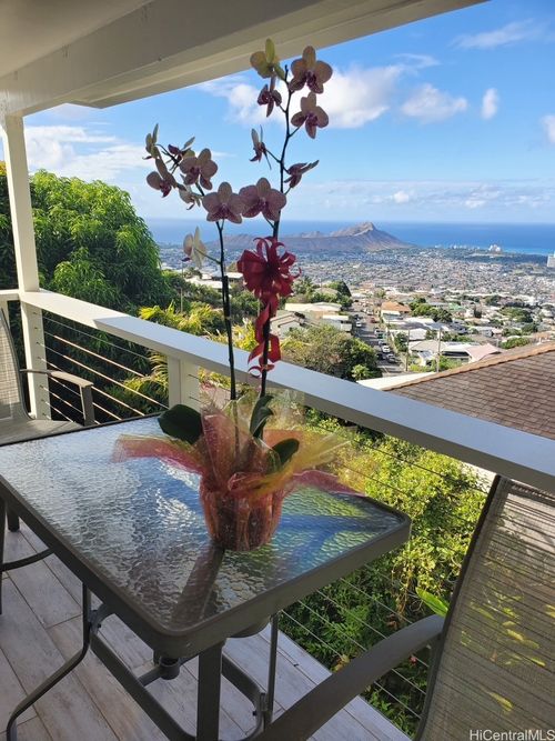 1605 Quincy Pl, Honolulu, HI, 96816-2019 | Card Image