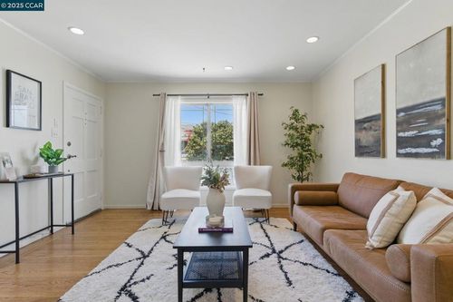 71 Gladstone Dr, San Francisco, CA, 94112-1632 | Card Image