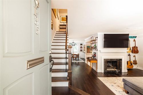 135 Woodmere Sq Nw, Atlanta, GA, 30327-5004 | Card Image