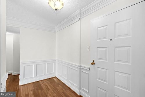 520-6800 Fleetwood Rd, Mclean, VA, 22101-3607 | Card Image