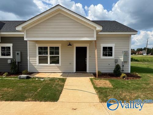 111 Foster Way Dr, Huntsville, AL, 35806-3116 | Card Image