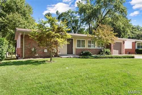 2715 Narraganset Dr, Florissant, MO, 63033-2228 | Card Image