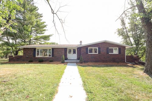 424 Greenbrier Rd, Moberly, MO, 65270-3215 | Card Image