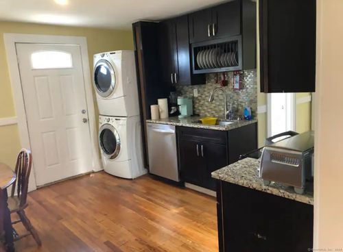 75 Birdsey Ave, Middletown, CT, 06457-4301 | Card Image