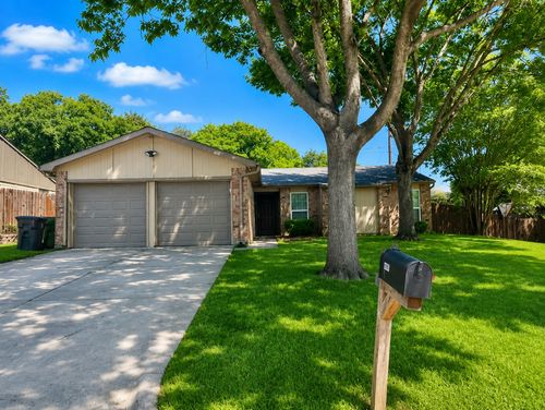 5617 Espanola Dr, Arlington, TX, 76017-3216 | Card Image