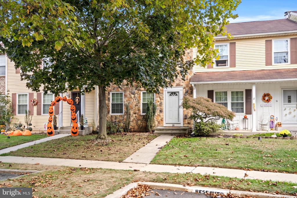 Pinedale Ct, Trenton, NJ 08690