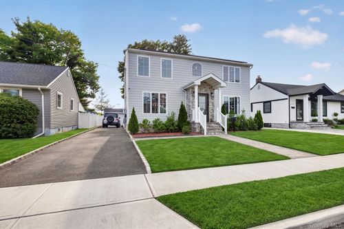 99 Kuhl Ave, Hicksville, NY, 11801-2458 | Card Image