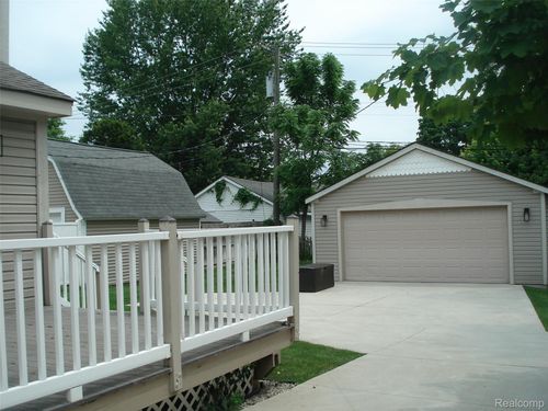 416 Taylor Ave, Rochester, MI, 48307-1848 | Card Image