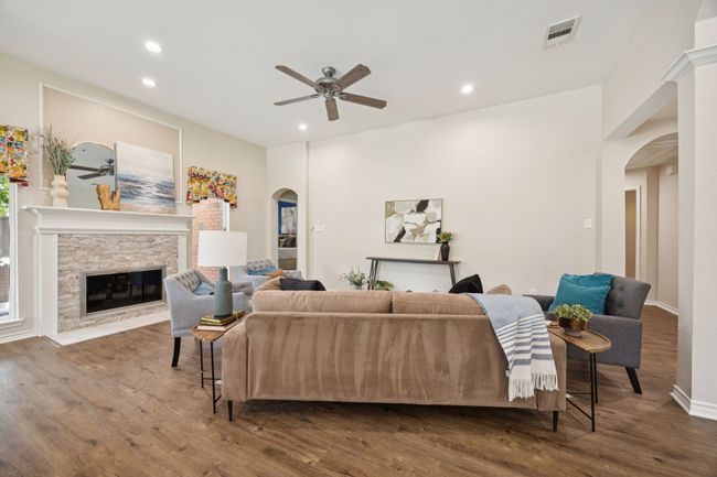 2001 Elm Creek Ln, House other with 3 bedrooms, 2 bathrooms and null parking in Flower Mound TX | Image 7
