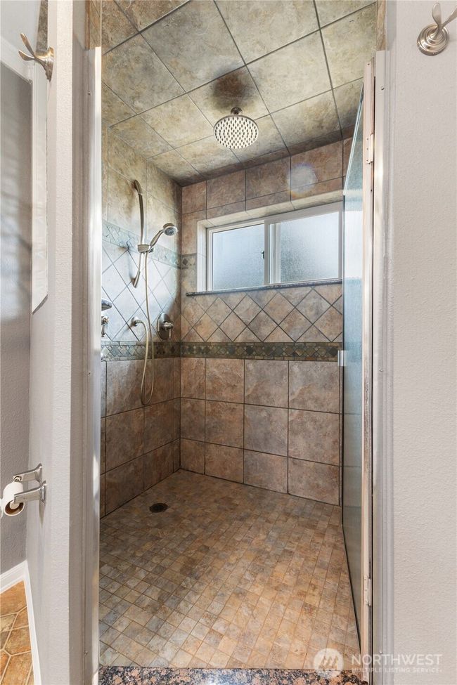 Walk in shower | Image 9