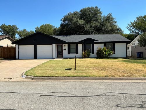 136 Nw Jill Ann Dr, Burleson, TX, 76028-5610 | Card Image