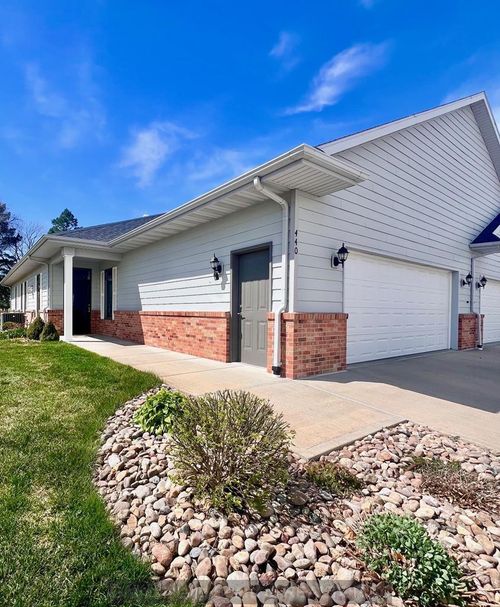 440 S Woodland Dr, Grand Island, NE, 68801-8809 | Card Image