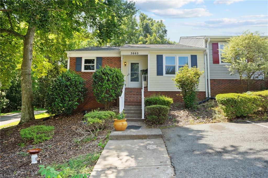 Heathrow Dr, Winston Salem, NC 27127
