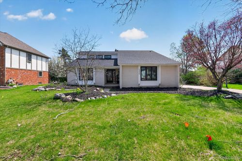 2354 Erickson Drive, Troy, MI, 48085 | Card Image