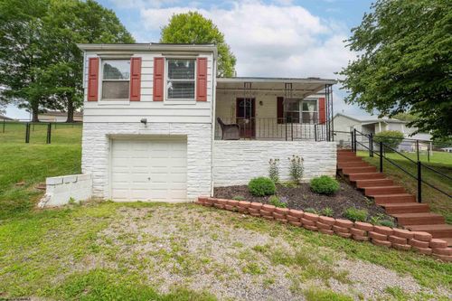 2120 Davis St, Fairmont, WV, 26554-8201 | Card Image