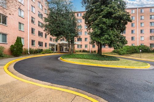 c407-3000 Spout Run Pkwy, ARLINGTON, VA, 22201-4220 | Card Image